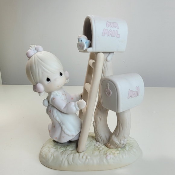 Good News Is So Uplifting Precious Moment Figurine 1991 NEW in original Package - Picture 1 of 4
